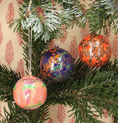 Upcycling Weihnachtskugel 3er Geschenk Set aus Pappmachee, Muster 1 | Handbemalter Christbaumschmuck, Kaschmirkugeln, 5,5 cm, Unikate, umweltfreundlich, in Recyclingbox
