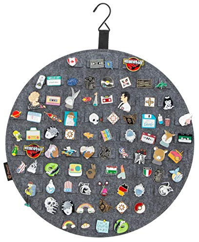 PACMAXI Hängender Broschennadel-Präsentationshalter, Anstecknadel-Samml | Niedliches Pin-Banner-Etui für bis zu 76 Pins. Stifte nicht im Lieferumfang enthalten (grau)