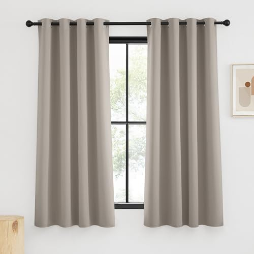 KGORGE Wohnzimmer Vorhänge Wärmeisolierende Verdunkelungsvorhang Ösenschal 2er Set Gardinen Blickdicht Thermogardine mit Ösen, 160 x 140 cm(HxB), Sandfarben