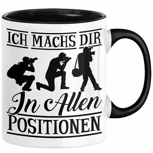 Trendation - Fotograf Tasse Geschenk Ich Machs Dir In Allen Positionen Kameramann Kamera Fotografin Geschenkidee (Schwarz)