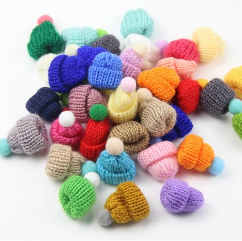 Elepl 50 Stück Mini Hüte Strickmützen Nikolausmütze Klein Mini Hut Weihnachtsmützen Gemischte Farbe Mini Mütze Miniatur Party Hüte für DIY Weinflasche Deko Christmasbaumschmuck Puppenzubehör 2 Stile