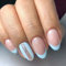 24 Stück Französische Kurze Mandel-Nagel-Aufkleber auf Glänzendem Acryl, Halloween Nagel,Elegante Druck-Nägel für Damen und Mädchen, DIY Maniküre (Blau)