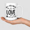 Divertente tazza da caffè in ceramica con citazione All You Need is Love and A Dog, idea regalo per donne, nonna, moglie, pensionamento, 425,2 g, bianco