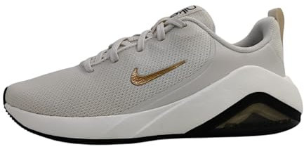 Nike Bella 7 Damen Workout-Schuh, Phantom/Metallic Gold-Black-Sail, 42 EU