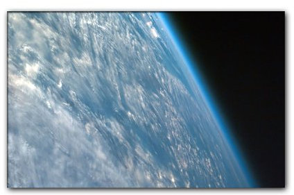 110x70cm Himmel und Erde blau schwarz weiß - Leinwandbild fertig auf Keilrahmen, tolle Optik - Deutsche Qualität - moderne stilvolle Dekobilder und Designs für Ihr Wohnzimmer, Schlafzimmer Büro usw. ideal auch als Geschenk zu Geburtstag, Ostern, Weihnachten, Hochzeiten etc. - günstig und werthaltig zugleich - Bilder zum Träumen