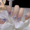 24 Pièces Moyen Cercueil Faux Ongles French Camélia Papillon Ongles à Coller Naturel Acrylique Violet Bâton sur Les Ongles avec Autocollants Adhesif Ballerine Press on Nails pour Femmes et Filles