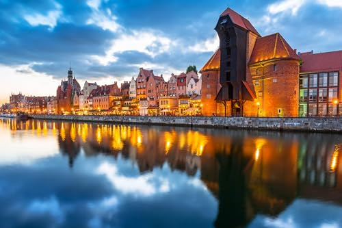 adrium Leinwand-Bild 140 x 90 cm: Altstadt von Danzig mit altem Kran in der Abenddämmerung, Polen (59627286)