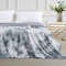 Elegear Kühldecke 2in1 Selbstkühlende Decke, Japanische Arc-Chill 3.0 Q-Max>0,5 leichte Sommerdecke doppelseitige, absorbiert Körperwärme, kühlende Decke für Bett Sofa, Tie Dye Grau 150 x 200 cm