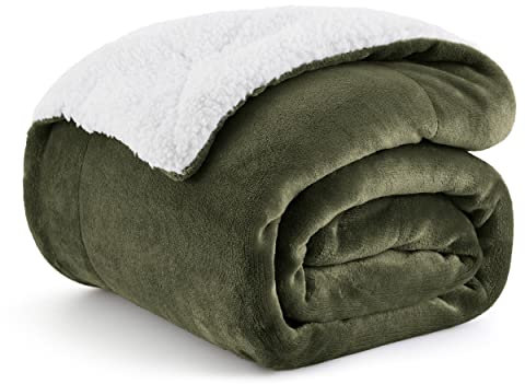 BEDSURE Kuscheldecke - Warm Sherpa Wolldecke & Sofadecke, Flauschig Sofaüberwurf Decke, Dicke Couchdecke, Fleecedecke, Flauschige Wohndecke für Couch, Efeugrün, 150x200 cm, XL