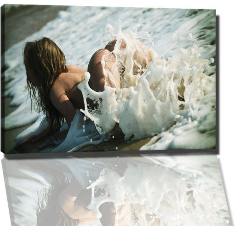Sexy frau am Strand Bild auf Leinwand -- 100x70 cm fertig gerahmte Kunstdruckbilder als Wandbild - Billiger als Ölbild oder Gemälde - KEIN Poster oder Plakat