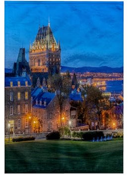 3D Rose Canada Quebec City Old Town at Twilight. TWL_205513_1 Handtuch, 38,1 x 55,9 cm, Mehrfarbig