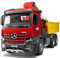 bruder 03651 - Mercedes-Benz Arocs Baustellen-LKW mit Kran, Schaufelgreifer, Palettengabeln, 2 Paletten - 1:16 Transporter Baustellenfahrzeug Muldenkipper Spielzeug Truck