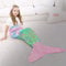 WERNNSAI Meerjungfrau Schwanz Decke Decke Glow in the Dark – Weiche Flanell Fleece Kuscheldecke für Mädchen Nachtleuchtend 140 x 60 cm Perfekt für Weihnachten Geburtstagsgeschenk Schlafsack für Kinder