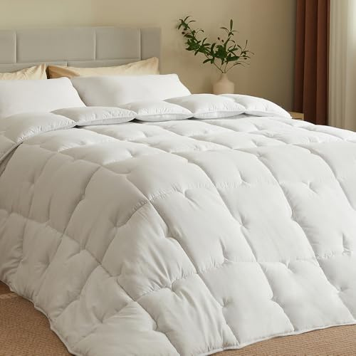 CASABEL Warme Bettdecke 2 Personen, 700gsm, 200x200cm, Weiß | Weiche und atmungsaktive Mikrofaser, Rautensteppung für gleichmäßige Wärme, warm und bequem, maschinenwaschbar