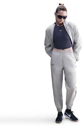 Fc Barcelona Essential Repel Nike Soccer Mid-Rise Woven Joggers Für Damen, Lt Smoke Grey/Smoke Grey/Smoke Grey, HM3003-077, M