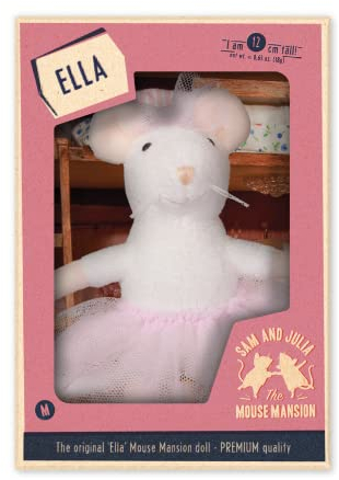 The Mouse Mansion Sam & Julia - Kuscheltier Maus Ella – das Original aus der beliebten Kinderbuch-Reihe – 1/12 Größe für Standard-Puppenhaus – enthält: 1 Stofftier Maus 12cm – für Kinder jeden Alters