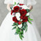Tkasniy Handgefertigte Hochzeitssträuße für die Braut, künstlicher Brautstrauß mit rot-weißer Rose, Wasserfall-Brautstrauß mit langem Band für französische Hochzeit, Party, Heimdekoration, Rot B