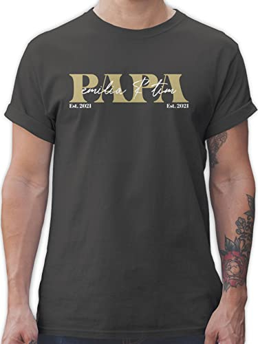 T-Shirt Herren - zum Vatertag - Papa Geschenk mit Namen Kinder Datum Geburtsjahr I Weihnachten I Geburtstag - XL - Dunkelgrau - personalisierte Geschenke väter Vatertagsgeschenk Tshirt Vater Son
