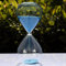 Grand sablier coloré en verre tendance - Décoration d’intérieur ou cadeau de Noël et d'anniversaire, bleu, 30 Minutes
