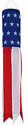 In the Breeze Stars and Stripes – 61 cm Windsack – patriotische hängende Dekoration – Rot, Weiß und Blau