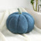 Bettschlange Kürbis Kissen, 3D Kürbis Deko, Halloween Plüsch Kürbis Kissen Gemütliche Herbst Gefüllte Zierkissen für Erntedankfest Weihnachten Schlafzimmer, Stuffed Plush, Blau, 35cm