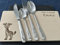 Kinderbesteck mit Namensgravur - Tier Safari Set 4-teilig - Kindergeschirr mit Namen - Besteck Kinder mit Gravur - Personalisiertes Geschenk Besteckset Geschirrset - Taufgeschenk Mädchen Jungen