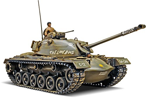 Revell Modellbausatz M48A2 Patton - Maßstab 1:35 - Hochdetaillierter Militärbausatz mit beweglicher Kanone und Türen - Zwei Besatzungsmitglieder und sechs Figuren inklusive - Optionale Markierungen