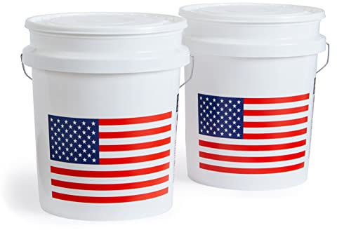 United Solutions Cubo de 5 galones, Cubo de plástico Resistente, Mango cómodo, Trabajo, mejoras del hogar o Limpieza del hogar, Blanco con Bandera de Estados Unidos, Paquete de 2