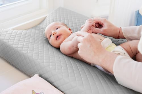 Deluxe Unisex Baby Waterproof Changing Mat - Quilted Anti Roll Cosy Caro 50x70cm | Waterproof & Wipeable (Grey)