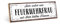 TypeStoff Holzschild mit Spruch – Hier wohnt eine Feuerwehrfrau – im Vintage-Look mit Zitat als Geschenk und Dekoration - HS-00684