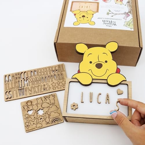 WONDEE Disney Winnie Puuh Lampe für Neugeborene, personalisierbar mit Namen und Zeichnungen, personalisierbar zu Hause mit der Familie – Nachtlicht Bär Winnie Puuh, Geschenk für Neugeborene und Taufe