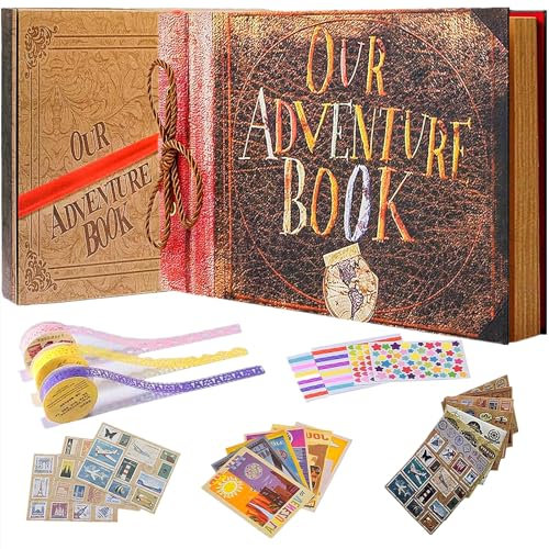 Our Adventure Book Handcrafted 30,3 x 19,4 cm Ledergebundenes Sammelalbum, geprägter Schriftzug, inspiriert von Up, ideal für Fotos, Geschenk für Paare, Jahrestag