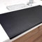 ORZAC® Protector de Escritorio Grande con Borde 90° - Antideslizante, Impermeable y de Imitación Cuero - Diseño Elegante para Oficina - Envío Sin Dobleces - Color Negro