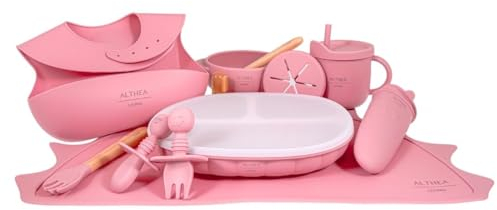Althea Living - Vajilla bebé silicona orgánica - 15 piezas - Plato y bol con ventosa, vaso de aprendizaje, cubiertos con mango de bambú, cubiertos de aprendizaje, babero, mantel (Rosa profundo)