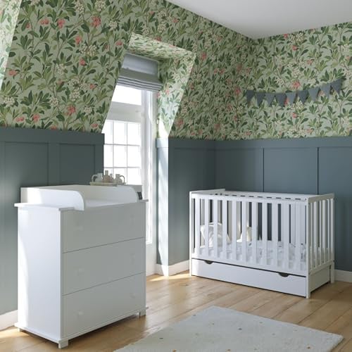 zee Bambi Weiß Babybett Set 120x60 cm mit Schublade & Barriere + Wickelkommode mit Wickeltisch Babyzimmer Möbel Set Kinderbett Umbaubar zum Juniorbett Baby Bed Robustes Gitterbett