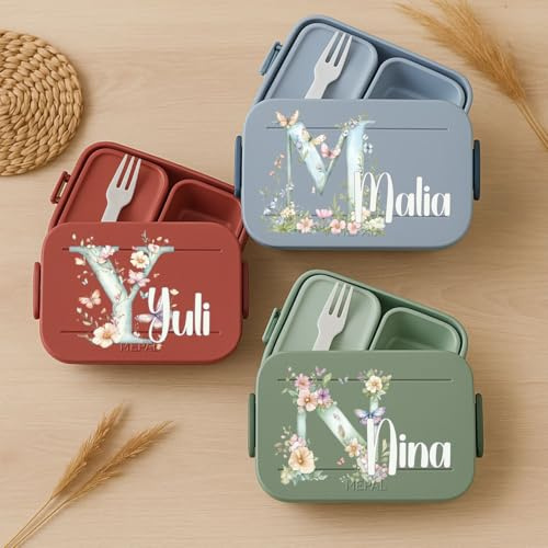 Mepal Brotdose personalisiert mit Namen – Bento Brotdose Kinder mit Fächern & Gabel – Lunchbox Blumen Buchstabe Druck – Brotdose Schule Kindergarten BPA frei spülmaschinenfest