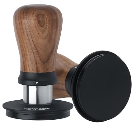 Normcore 58,5 mm Kaffeestampfer V5, federbelasteter Espresso-Tamper mit 6 einstellbaren Druckeinstellungen, Tri-Feder-Technologie, Titanbeschichteter flacher Boden, Aluminiumgriff und Silikonständer