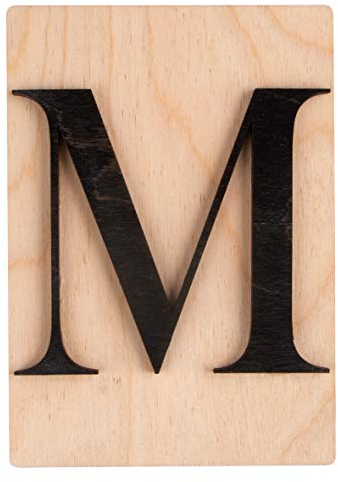 Rayher Holz Buchstabe M, FSC Mix Credit, Holzfliese 10,5x14,8cm, 3D-Buchstabe M in schwarz, 3mm starker Holzbuchstabe auf 4mm starker Holzfliese, 63104576