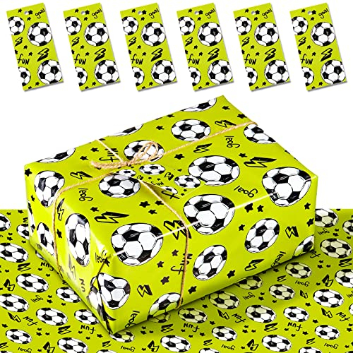 4 Blatt Fußball Geschenkpapier mit 4 Fußball Geschenkanhänger Cartoon Geschenk Packpapier 70 x 50 cm Geschenkpapier Rollen Fußball Verpackungspapier für Kinder Junge Mädchen Geburtstag