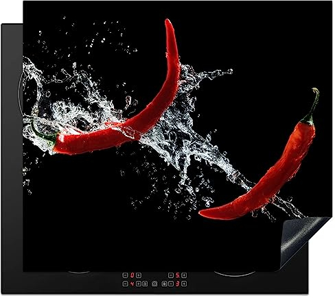 KitchenYeah© Herdabdeckplatte Einteilig Herdabdeckung Abdeckplatte für Ceranfeld Abdeckung Induktionskochfeld Aufrollbare Matte Chili - Stilleben - Wasser - Schwarz - Rot - Pfeffer - 60x52 cm