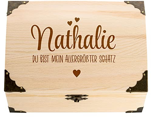 4youDesign Schatztruhe mit Gravur – Du bist mein allergrößter Schatz – personalisiert mit Namen – Erinnerungsbox – Geburtstag, Weihnachten, Verlobung