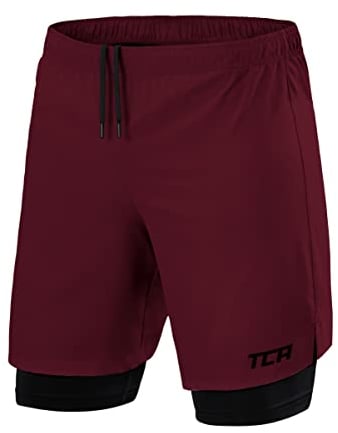 TCA Ultra Sporthose Herren kurz 2 in 1 mit Tasche - Kurze Sport Shorts Trainingshose mit Taschen - Laufhose mit Kompressions Innenhose und Reißverschluss Handytasche - Rot/Schwarz, L