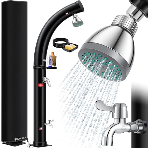 KESSER® Solar Gartendusche Solardusche Bogen mit Metall-Duschablage Schutzhaube & Tasche | 20 Liter warmes Wasser max. 60°C Pooldusche Camping | Regenduschkopf & Wasserhahn | Gartenschlauch-Anschluss