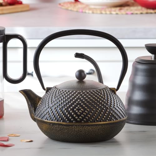 Karaca Teekanne Gusseisen - Teekanne Asiatisch 900 ml mit Siebeinsatz & Deckel, Induktion, Innen Emailliert, Edelstahlfilter - Schwarz Gold