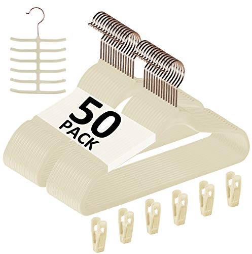 VECELO Hochwertige Samt-Kleiderbügel, strapazierfähig, 50 Stück, rutschfeste und platzsparende Kleiderbügel mit 6 Fingerclips und Krawattenhalter, ideal für Männer und Frauen (beige)