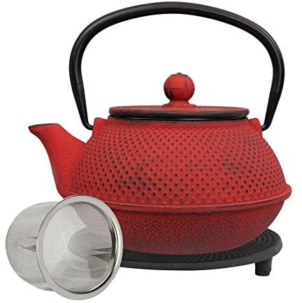 teeblume | gusseiserne Teekanne Arare | Gusseisen-Teekanne mit Sieb | inkl. gratis Untersetzer in schwarz | Teekessel innen komplett emailliert | japanisch-rot | 900ml