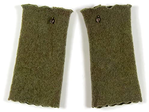 Armstulpen/Pulswärmer: Walkloden (Walkwolle, Kochwolle) in dunklem Oliv-Grün; Charm (winzige Blätterchen)
