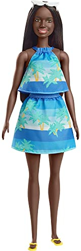 Barbie GRB37 - Loves the Ocean Puppe im Meeres-Print Rock & Top (ca. 30 cm groß, brünett), aus recyceltem Kunststoff, mit Mode und Zubehörteilen, Spielzeug Geschenk für Kinder von 3 bis 7 Jahren