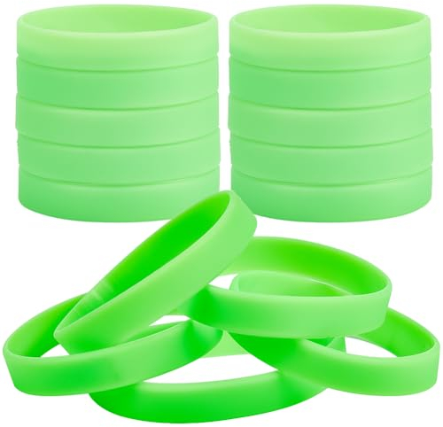 GORGECRAFT 30 pièces Bracelets en Silicone de Couleur Unie Vert Pelouse Bracelets en Caoutchouc Basket-Ball Imperméable Léger Élastique Bracelet de Sport pour Football Gym Sport Fête
