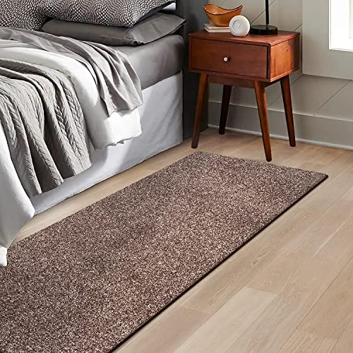 KARAT Bettvorleger Lyon - edle Velours Bettumrandung - Teppich Läufer für Schlafzimmer Wohnzimmer - Flauschiger Teppichläufer (67 x 160 cm, Braun)